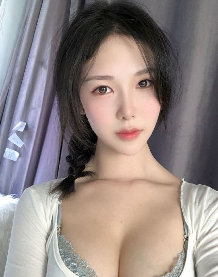 欧美色蜜桃色情_4K在线播放观看
