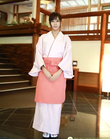 欧美大胸美女特黄网站_有字幕完整版